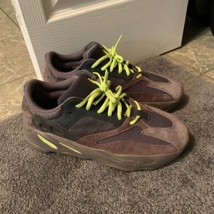 Yeezy 700 Mauve